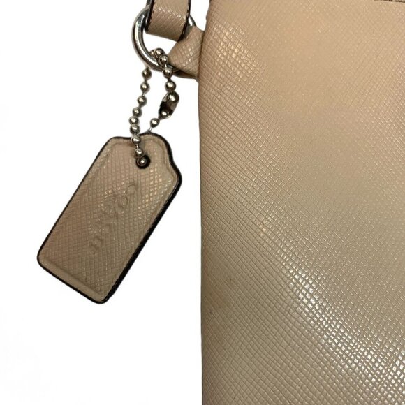 COACH Darcy Bow Small Zip Wristlet Silver/Sand Cross Grain Leather G1481-F51672 - Picture 5 of 9